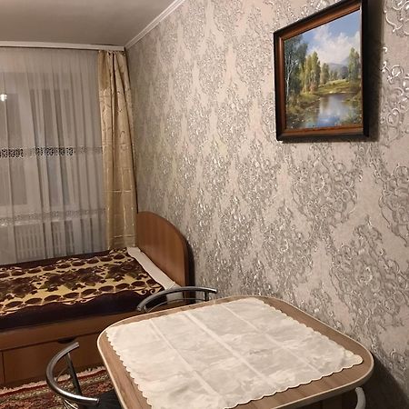 Бюджетные Комнаты: Центральное Расположение с Wi-Fi Ternopil Exterior photo